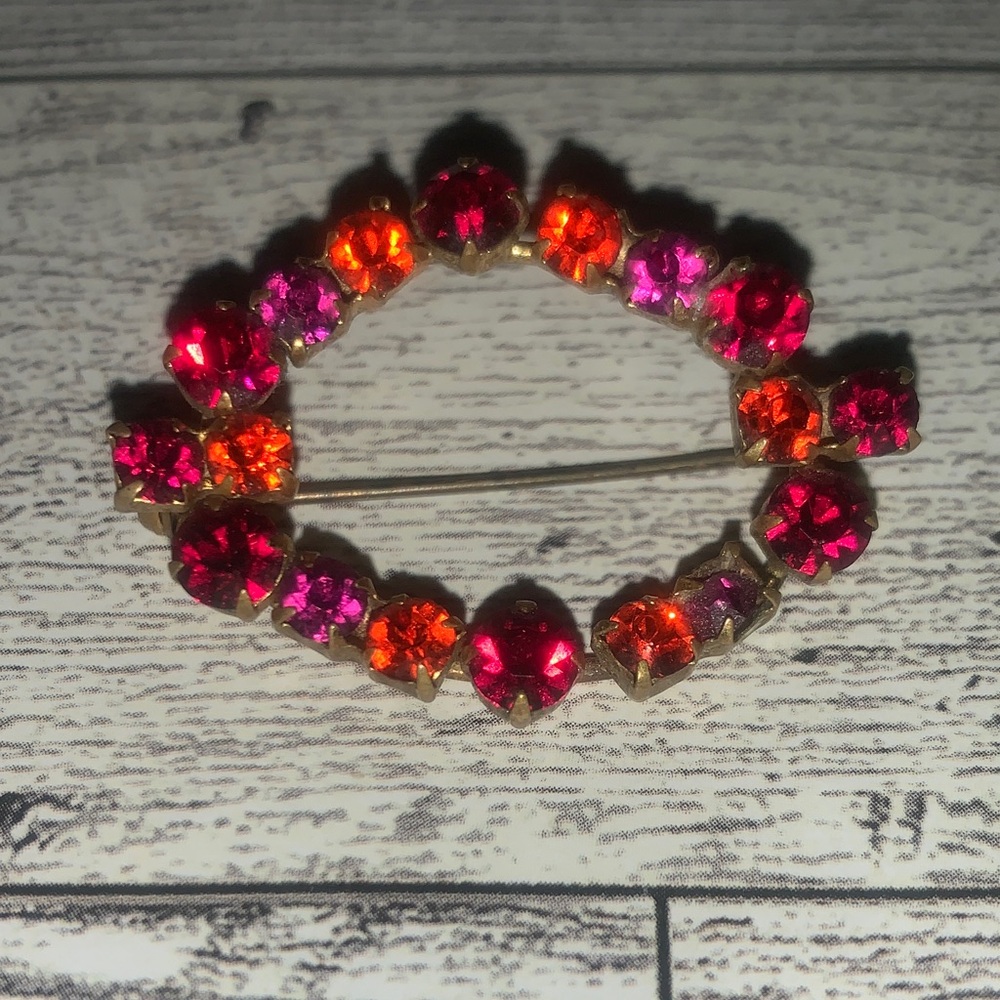 Vintage Red & Fuchsia rhinestone oval brooch